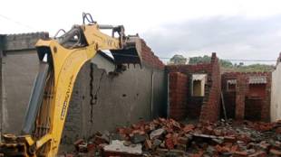 KDMC anti encroachment drive Titwala | illegal construction demolished in Kalyan Dombivli | Kalyan Titwala Ganeshwadi hill cutting | Assistant Commissioner Jaywant Choudhary action Titwala