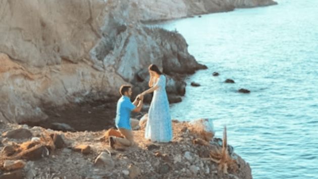 Why people propose on one knee