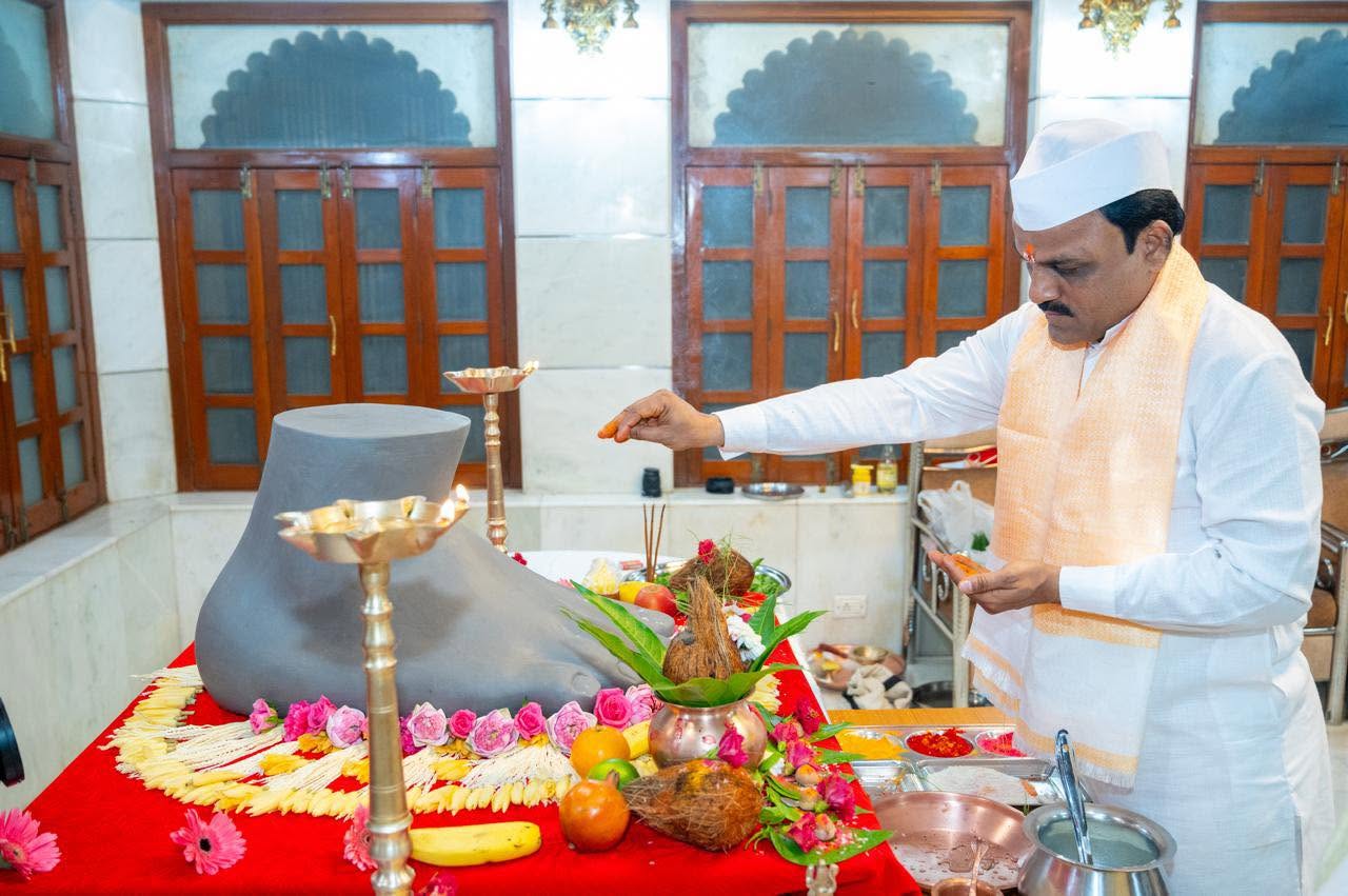 Lalbaugcha Raja 2026 Shree Ganesh Muhurta Pujan