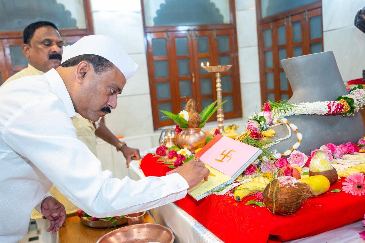 Lalbaugcha Raja 2026 Shree Ganesh Muhurta Pujan