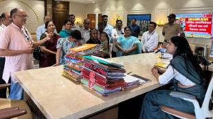Madhya Pradesh missing deaf mute boy reunited with family in Akola | Akola District Collector Varsha Meena hands over missing child | Aadhaar card tracing missing children success story Maharashtra | Akola Child Helpline Railway Station rescue operations