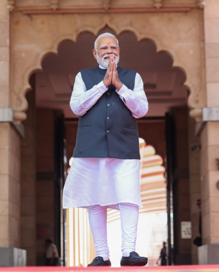 महिला आरक्षण विधेयकमहिला आरक्षण विधेयक मंजूर होणे हा मोदी सरकारच्या कार्यकाळातील आणखी एक महत्त्वाचा टप्पा ठरला. या कायद्यामुळे लोकसभा आणि राज्य विधानसभांमध्ये महिलांसाठी एक-तृतीयांश जागा राखीव ठेवण्याचा मार्ग मोकळा झाला.