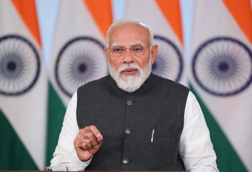 दहशतवादाविरोधातील नवे सुरक्षा धोरण२०१६ मधील उरी हल्ल्यानंतर भारताने नियंत्रण रेषेपलीकडे जाऊन सर्जिकल स्ट्राइक केले. त्यानंतर २०१९ च्या पुलवामा हल्ल्यानंतर भारतीय वायुसेनेने पाकिस्तानातील बालाकोट येथे दहशतवादी तळांवर हल्ला केला.पुढे पहलगाम दहशतवादी हल्ल्यानंतर ‘ऑपरेशन सिंदूर’द्वारेही भारताने सीमापार दहशतवादी तळांवर कारवाई केली. या सर्व घटनांनी भारताच्या सुरक्षा धोरणात मोठा बदल झाल्याचे स्पष्ट केले. केवळ निषेध नोंदवण्याऐवजी भारताने थेट लष्करी कारवाईची भूमिका स्वीकारली.