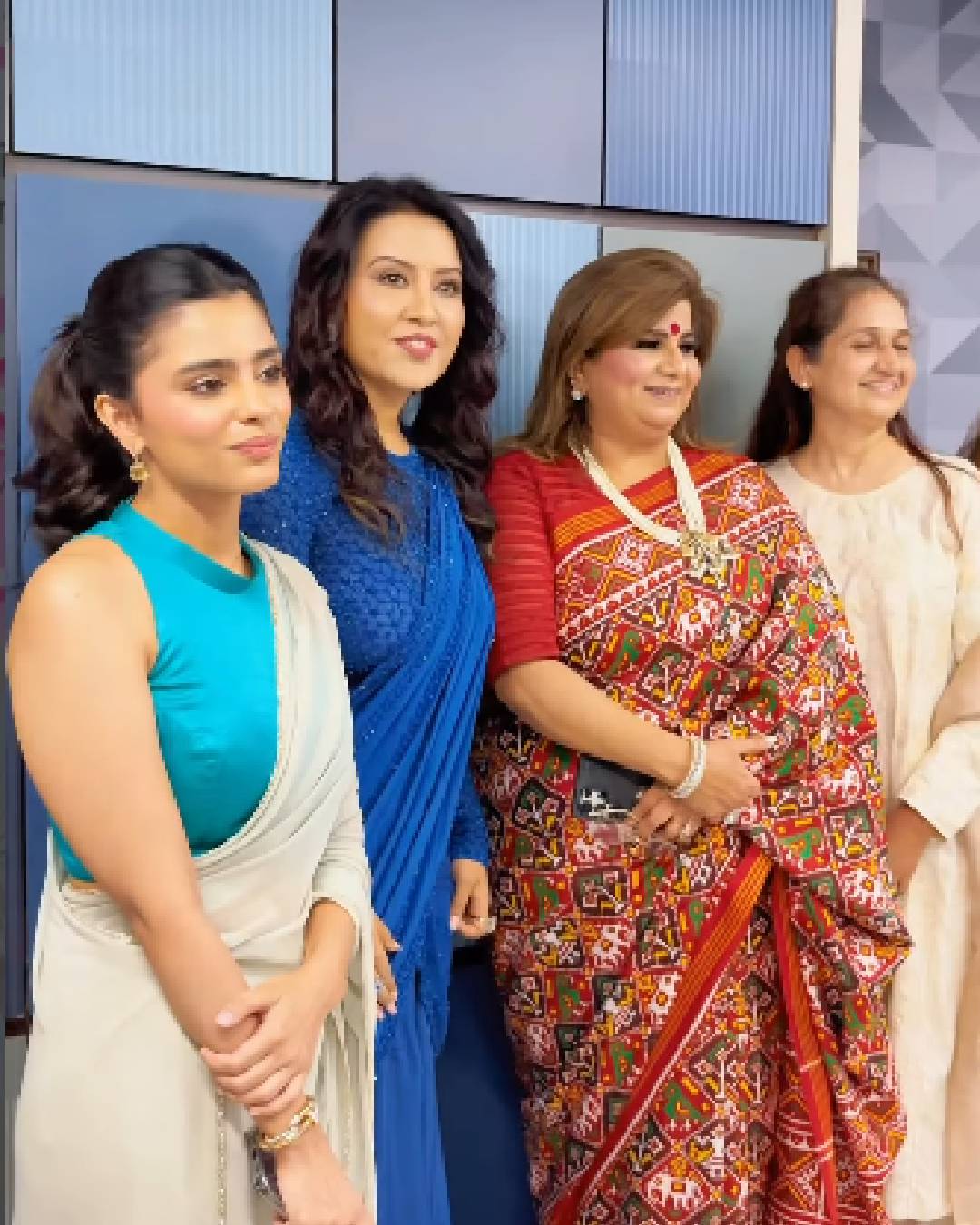 Amruta Fadnavis drives rickshaw