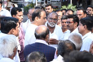 Wardha Goras Bhandar FDA raid updates | Tukaram Mundhe action on Wardha milk dairy | Minister Pankaj Bhoyer meeting Wardha farmers | Maharashtra Food and Drug Administration milk adulteration case Wardha