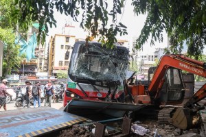 best bus accident dadar plaza cinema mumbai | mumbai dadar bus crash today live updates | wet lease best electric bus accident statistics | mumbai road accident news loksatta marathi