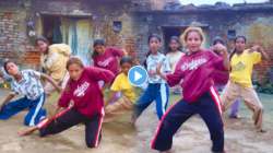 बघा, असा असतो खरा डान्स… ‘मेहबूब मेरे’ गाण्यावर चाळीतल्या पोरींचा राडा; VIDEO पाहून युजर्स करतायत कौतुक