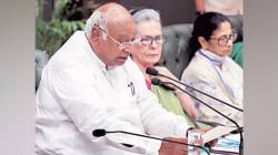 धर्मेंद्र प्रधान यांच्या राजीनाम्यावर विरोधक ठाम