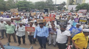 kolhapur shaktipeeth highway protest march | shaktipeeth mahamarg virodhi sangharsh samiti morcha | shahu chhatrapati satej patil kolhapur rally | maharashtra farmers land acquisition protest news