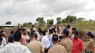 shaktipeeth highway drone survey protest sangli | khanapur farmers agitation against shaktipeeth mahamarg | collector tahsildar team stopped by sangli farmers | maharashtra infrastructure project land acquisition dispute news