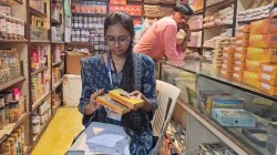 शिर्डीत प्रसाद म्हणून निकृष्ट दर्जाच्या पेढ्यांची विक्री; अन्न व औषध प्रशासन विभागाची तपासणी मोहीम