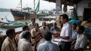 Maharashtra monsoon fishing ban 2026 | Nitesh Rane fishermen meeting Mumbai | Karanja Uran fishing boats mechanised | Maharashtra Koli community protest diesel subsidy
