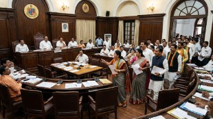 Mumbai BMC standing committee meeting hall | Prabhakar Shinde BMC standing committee chairman protest | Shiv Sena UBT MNS corporators walkout BMC | Mumbai municipal corporation opposition party protest