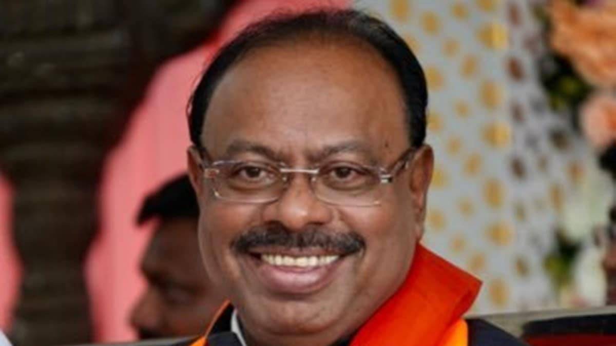 महामुंबई सेझच्या जमीनी परत करा यासाठी शेतकऱ्यांचे महसूलमंतत्र्यांना साकडे ; महसुलमंत्र्याचे रायगड जिल्हाधिकाऱ्यांना लक्ष घालण्याचे आदेश