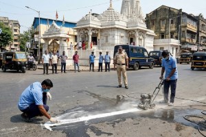 MNS Sandeep Deshpande Dadar protest | Dadar Gokhale road white line controversy | BMC removes white strip in Dadar | Jain Marathi dispute Mumbai news
