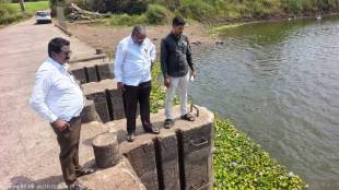 Raju Shetti inspected Rajapur barrage in Kolhapur | Krishna river water discharge to Karnataka issue | Kolhapur farmers water pumping ban controversy | Panchaganga river agricultural water crisis Shirol