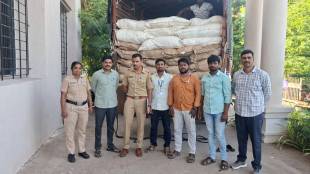 sangli atpadi police gutkha seizure | karnataka to pune gutkha smuggling racket | banned tobacco vimal pan masala seized sangli | atpadi police station crime investigation digambar shinde