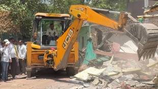 Rahata accused house demolished by bulldozer | Sujay Vikhe Patil JCB warning action Ahilyanagar | Ahilyanagar crime news updates Loksatta | Rahata Nagar Parishad anti encroachment drive Shirdi