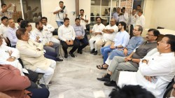 उद्धव ठाकरेंच्या बैठकीला चार आमदार अनुपस्थित; संख्येने कमी असलात तरी जनतेचे प्रश्न मांडताना कमी पडू नका, आमदारांना ठाकरेंचा आदेश