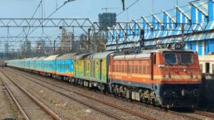 Konkan railway train delayed updates | Mandavi express technical snag Ratnagiri | Konkan kanya express 8 hours late Khed station | Konkan railway timetable disrupted passengers protest