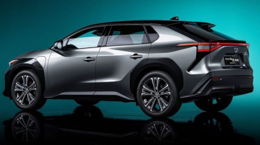 Petrol vs Hybrid vs EV 