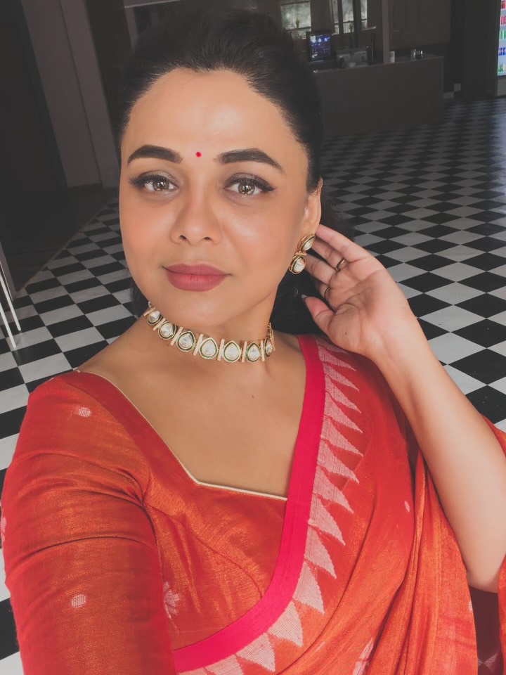 Prarthana Behere Orange Saree Look