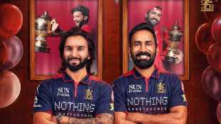 RCB Special Gift birthday gift to dinesh karthik rajat patidar with ipl 2026 trophy video