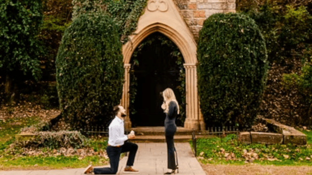 Why people propose on one knee