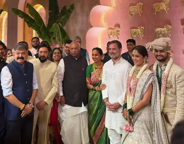 तिच्या या साधेपणामुळेच नवऱ्या मुलीकडे सर्वांचं लक्ष वेधलं गेलं.
