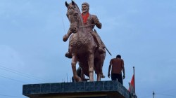 उद्धव ठाकरे यांच्या परभणीतील सभेला पाथरीत शिंदे यांच्या शिवसेनेचे उत्तर; छत्रपती शिवाजी महाराज पुतळ्याचे खासदार जाधव यांच्या हस्ते अनावरण