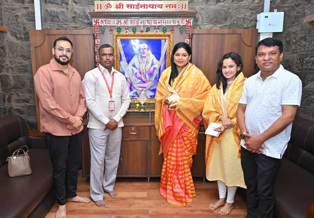 Shivani Baokar Shweta Shinde At Shirdi