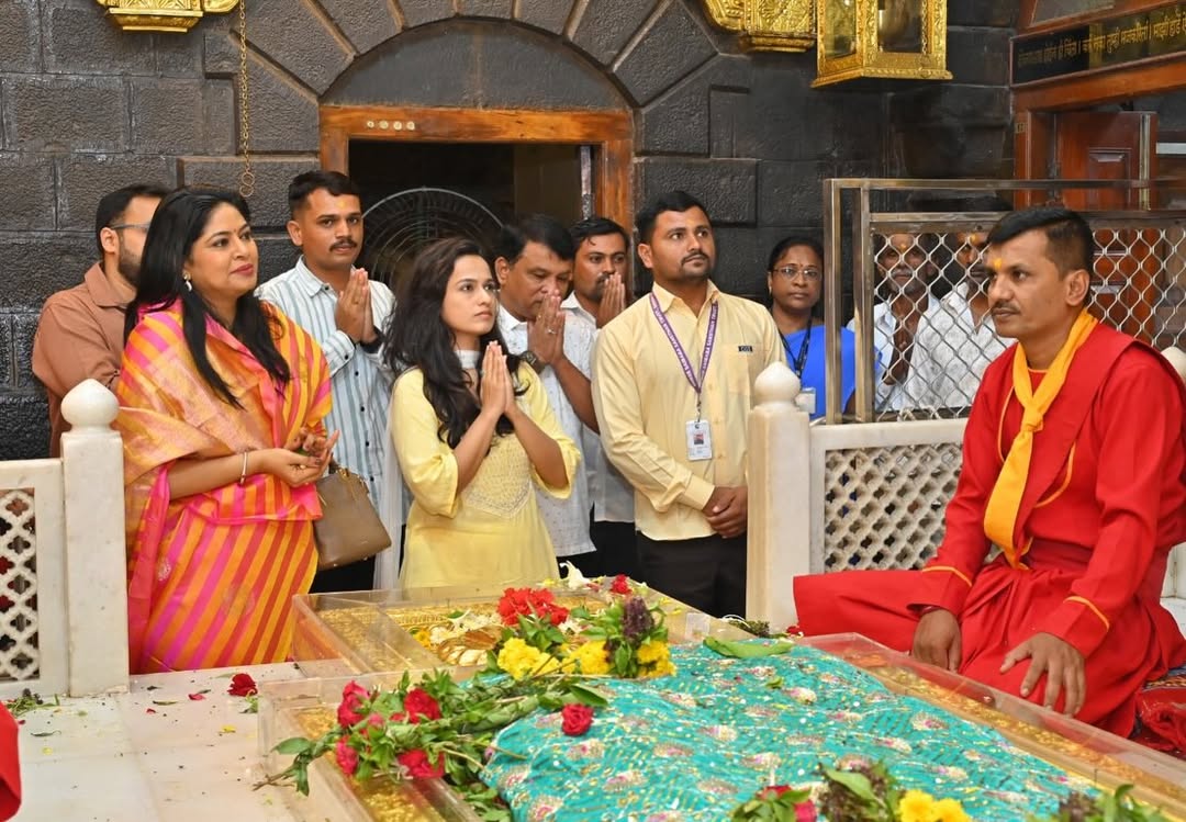 Shivani Baokar Shweta Shinde At Shirdi