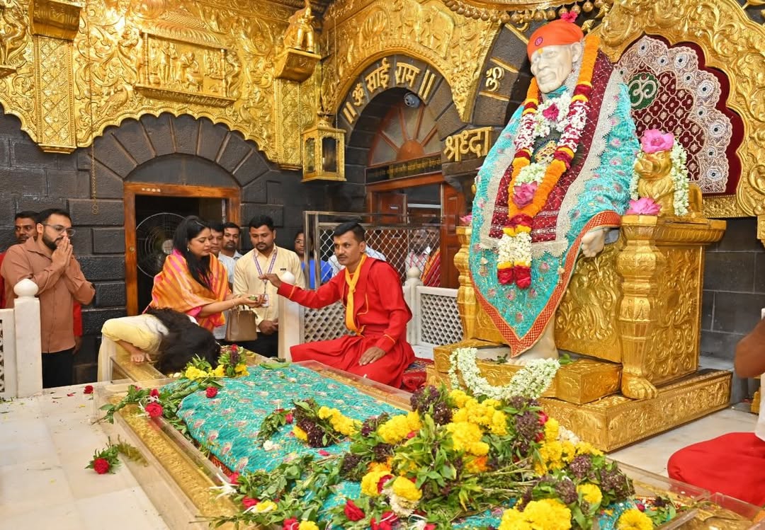 Shivani Baokar Shweta Shinde At Shirdi