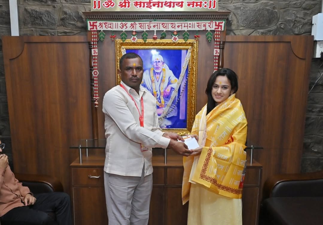 Shivani Baokar Shweta Shinde At Shirdi