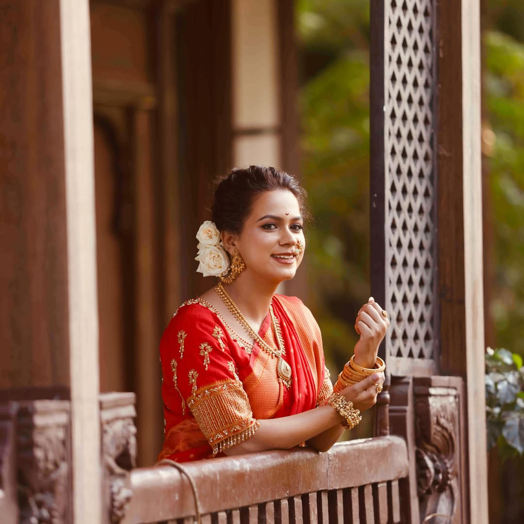Tejashree Walavalkar Red Paithani Saree Look