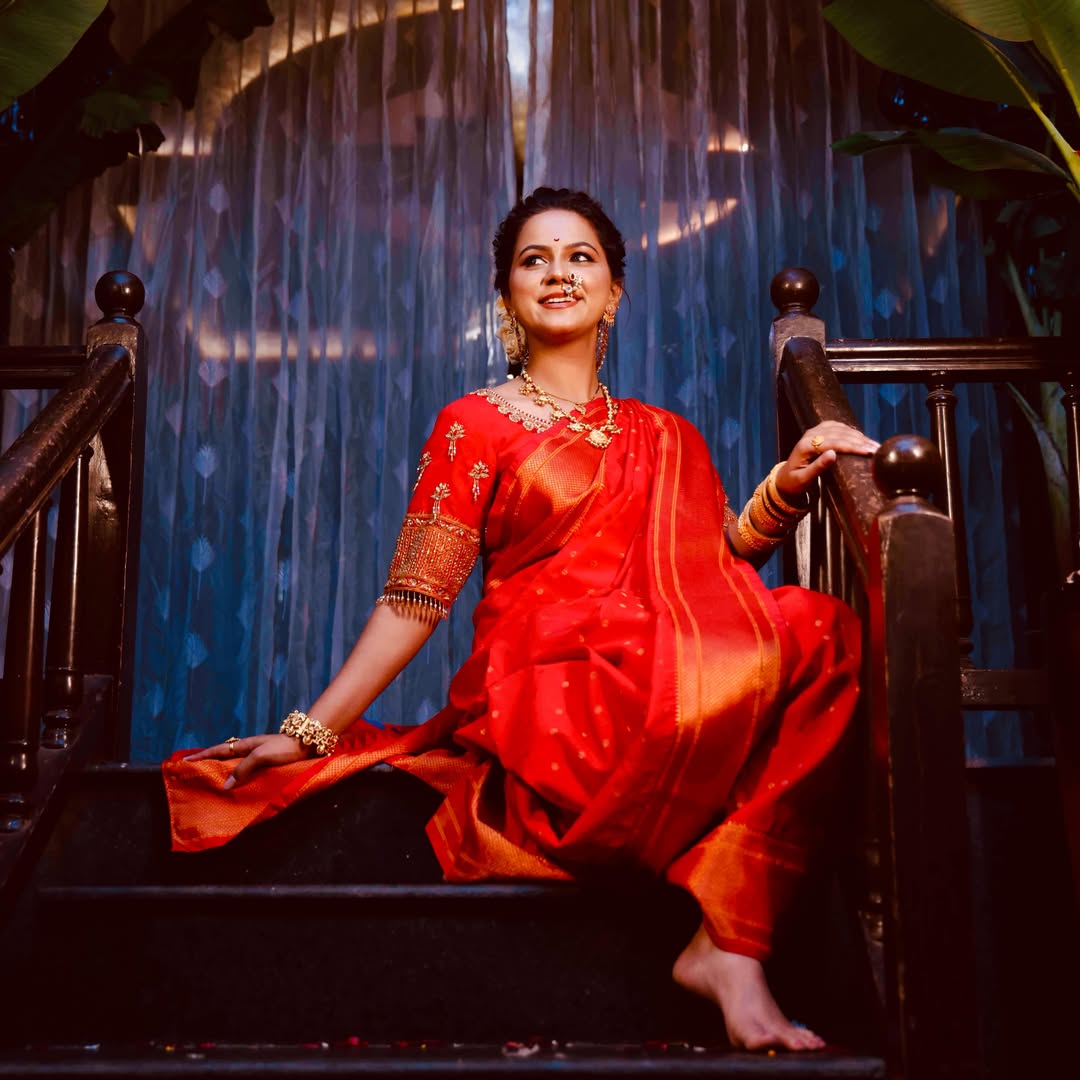 Tejashree Walavalkar Red Paithani Saree Look
