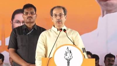 उद्धव ठाकरेंची टीका; “निधी नाही म्हणून आडवाणी-वाजपेयी म्हणाले असते आम्ही काँग्रेसमध्ये..”