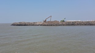 Varsoli port alibaug groyne bund construction | Maharashtra maritime board tetrapod project raigad | Alibaug fishermen port siltation solution | Maharashtra coastal infrastructure development updates