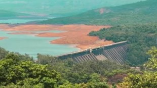 Koyna dam water storage status update | Koyna reservoir dry ground cracks Satara | Maharashtra water crisis news updates | Koyna hydro project electricity generation issues