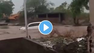 akola heavy rain flood video | car swept away in deulgaon patur | akola monsoon weather updates | maharashtra flood situation news live