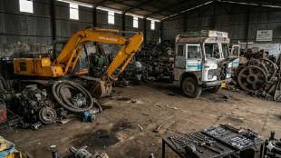 Nagpur crime branch arrests Delhi crane theft gang | Nagpur police vehicle theft case arrest | Delhi UP gang stolen crane recovered Nagpur | Maharashtra crime news updates BSNL wire theft case