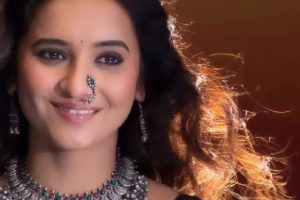 Shivani Surve reel on madhuri dixit song video