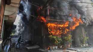 Delhi police forensic team investigating South Delhi Malviya Nagar hotel fire | Cook Keshav Negi arrested in Delhi hotel fire case | दिल्ली हॉटेल आग प्रकरणातील मुख्य आरोपी आचाऱ्याला अटक | मालवीय नगर हॉटेल भीषण आग पोलीस तपास