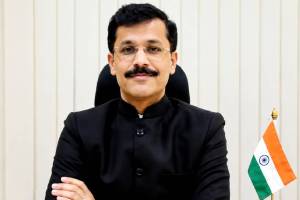 IAS Tukaram Mundhe transferred | Tukaram Mundhe FDA commissioner transfer news | Maharashtra IAS transfer latest updates | Chandrakant Phulkundwar Parbhani guardian secretary