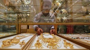 Rajesh Exports SEBI order, SEBI Rajesh Exports case, Rajesh Exports revenue dispute, gold jewellery company, stock market ban, financial misrepresentation, Valcambi SA, Affluence Shares, SEBI investigation, Rajesh Mehta, corporate governance