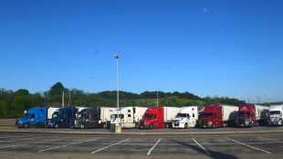 Indians caught driving trucks illegally in US under Operation Checkmate | US immigration crackdown deportation action by Border Patrol | अमेरिकेत बेकायदेशीर ट्रकिंग करणाऱ्या भारतीयांना अटक | ट्रम्प प्रशासनाची अनिवासी भारतीयांवर मोठी डिपोर्टेशन कारवाई