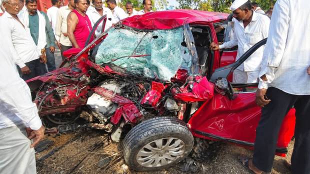 Jalgaon Amalner Highway Accident | Gujarat Vyara Family Car Crash | MSRTC ST Bus Accident Maharashtra | Jalgaon Road Accident News Today