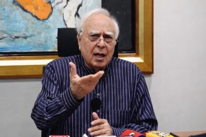Senior Advocate Kapil Sibal ashamed to live in India remark | BJP spokesperson response to Kapil Sibal statement | कपिल सिब्बल भारतात राहण्याची लाज वाटते वक्तव्य | कपिल सिब्बल यांच्या विधानावर भाजपचा पलटवार
