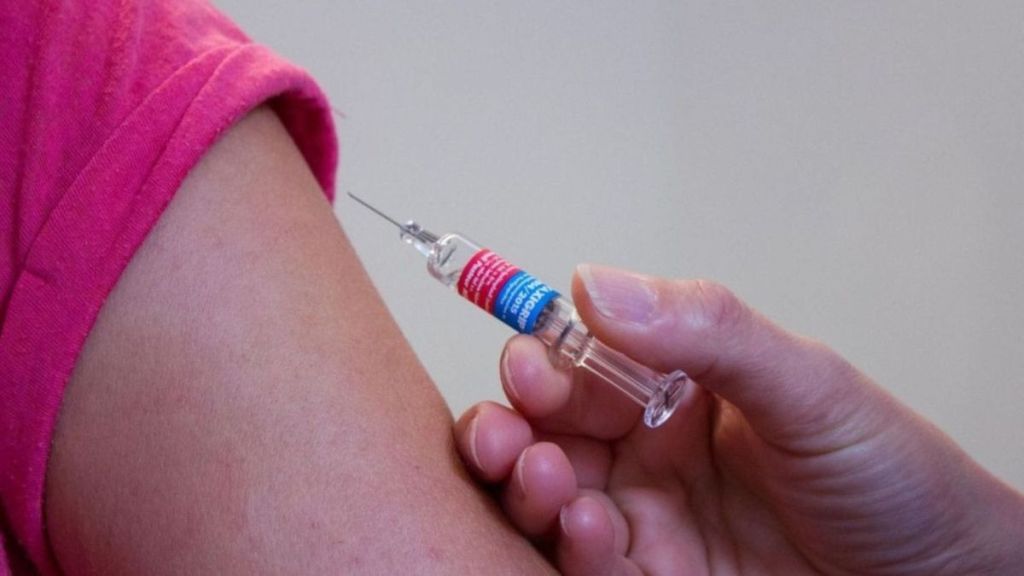 Pune PMC HPV vaccination drive for girls | Cervical cancer free vaccine stock Pune | पुणे महापालिका एचपीव्ही लसीकरण मोहीम | गर्भाशय मुख कर्करोग प्रतिबंधक लस पुणे Pune PMC HPV vaccination drive for girls | Cervical cancer free vaccine stock Pune | पुणे महापालिका एचपीव्ही लसीकरण मोहीम | गर्भाशय मुख कर्करोग प्रतिबंधक लस पुणे