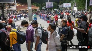 Pune hotel owners bring workers by flight due to labor shortage | Pune food prices hike by 20 percent commercial LPG cylinder issue | पुण्यात हॉटेल चालकांनी कामगारांना थेट विमानाने आणले | पुणे हॉटेल कामगार टंचाई आणि खाद्यपदार्थ महागाई
